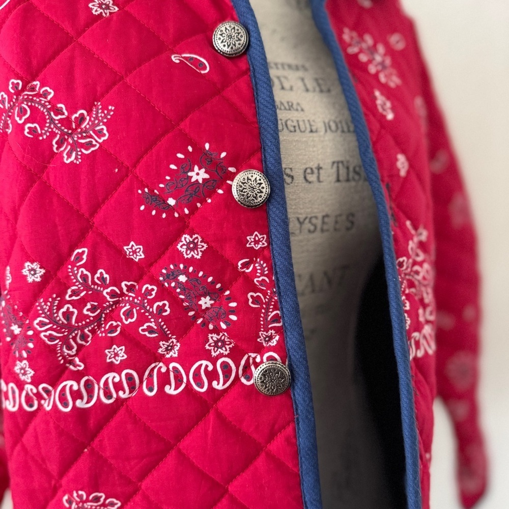 Vintage Women's Quilted Red reversible Jacket with Floral Design size medium - Picture 6 of 13